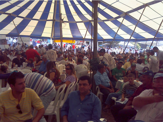 FotoLeilaoabril2009E.jpg